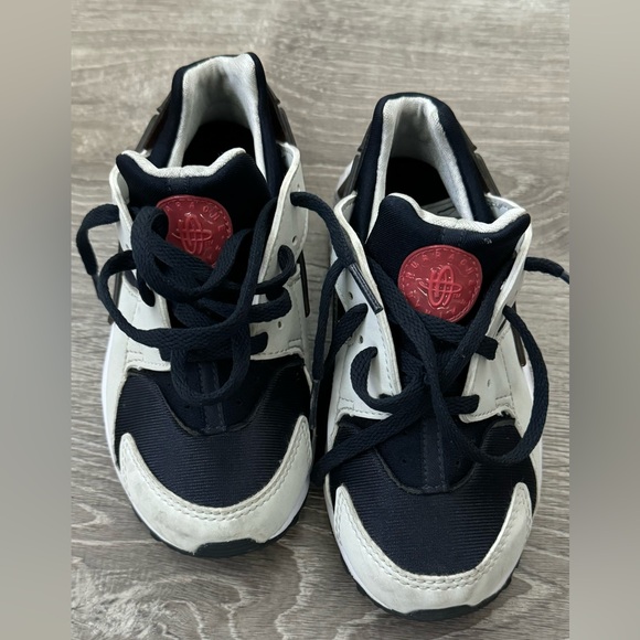Youth Nike Huarache, size 12 - Picture 1 of 3